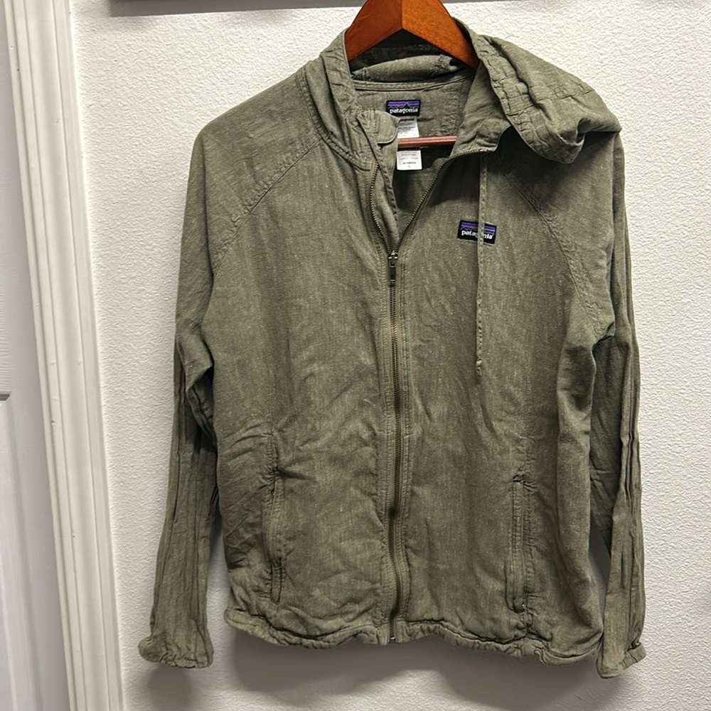 Patagonia Women's Olive Green Full-Zip Hoodie Sweater - Picture 2 of 10